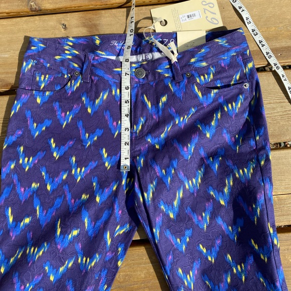 Womens Limited Funky Embossed Jeans! Brand NEW! Size 8/ 30-31”waist🔥Lightweight - Picture 16 of 16